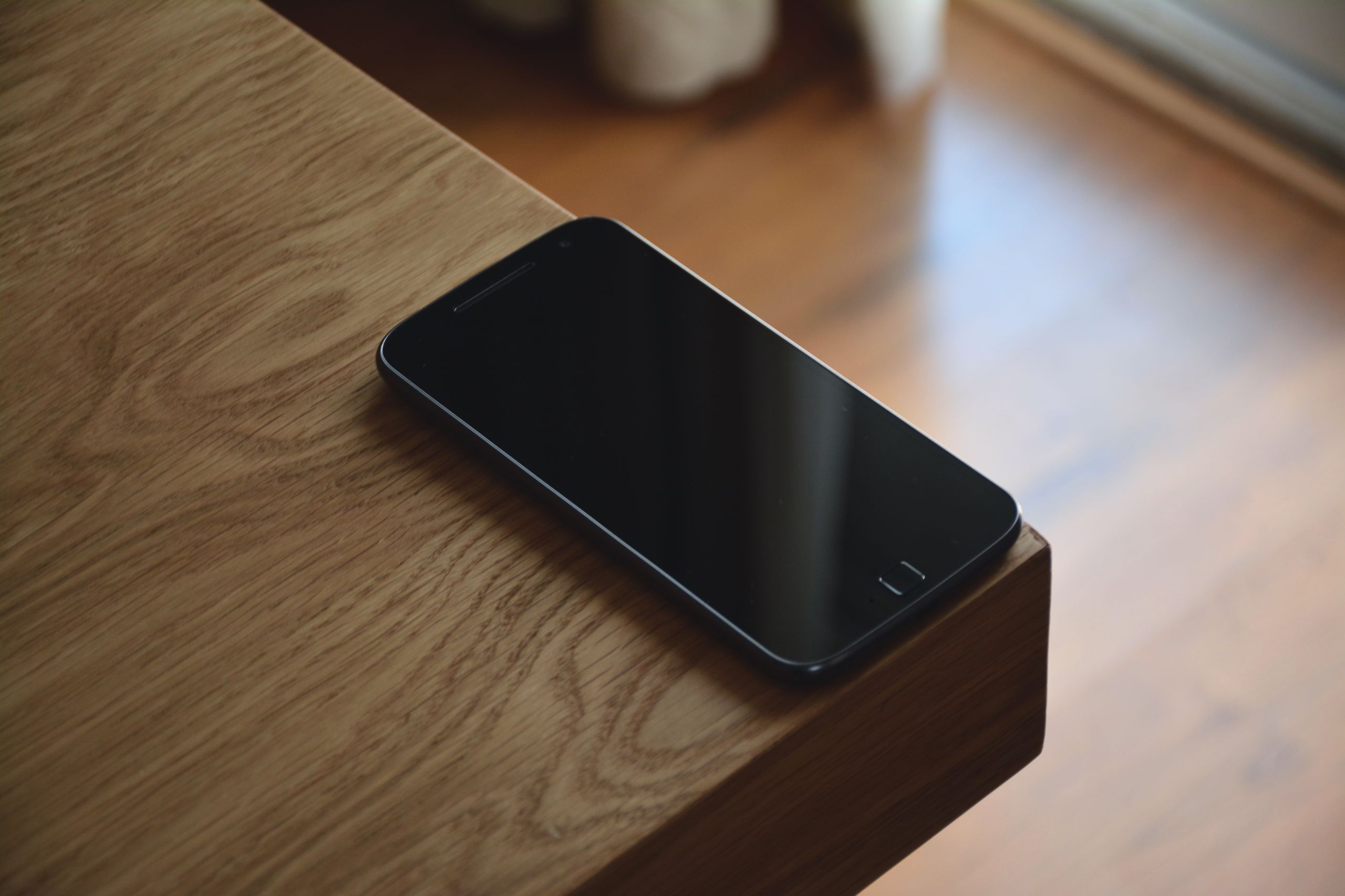 Smartphone with SIM card being tested for a Sim Local eSIM review